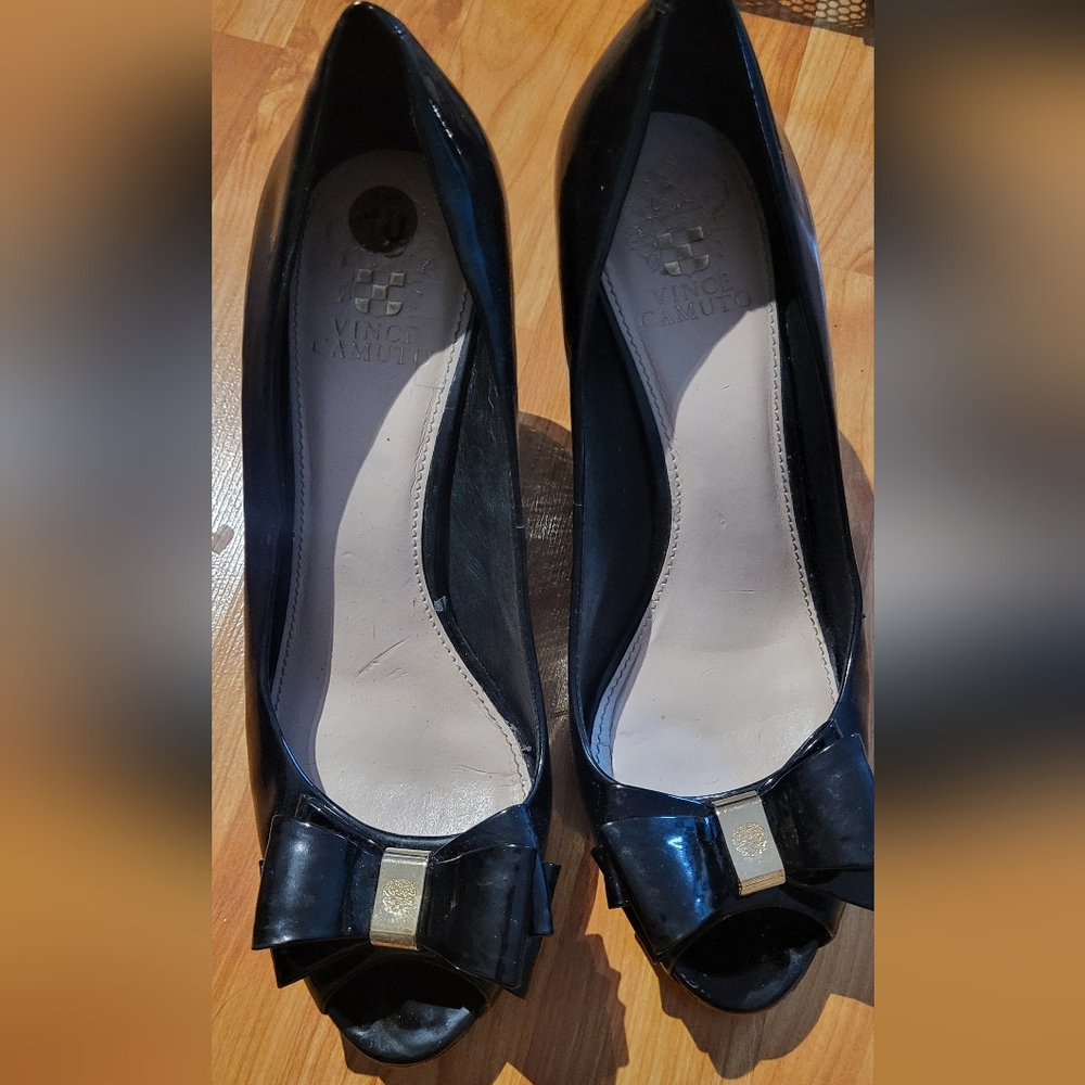Classic Vince Camuto Patent Leather Peep Toe Wedges Size 10M
